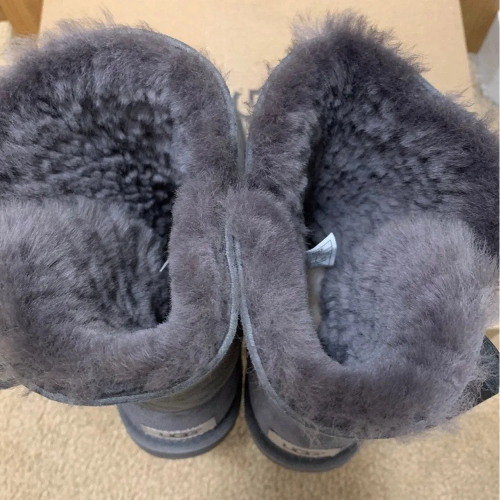 Ugg Boots Daelynn Size 7 Like New (Gray) - Picture 5 of 8